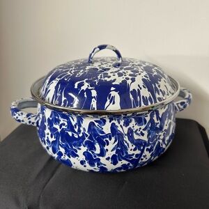 Golden Rabbit Blue and White Enamelware Dutch Oven